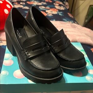 Soda Women's Black Chunky Heel Loafers